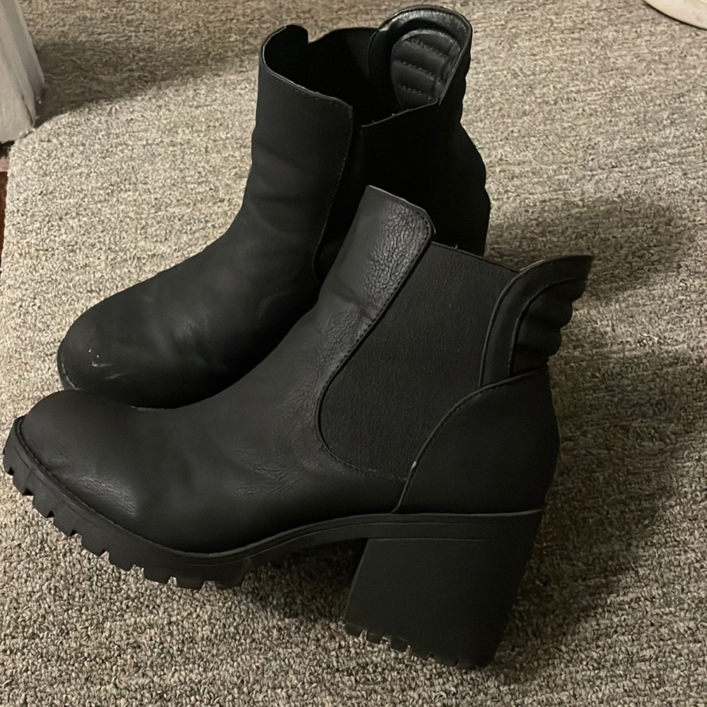 Dirty laundry black chunk heeled short boots “ shoe boot / booties “ size 9m